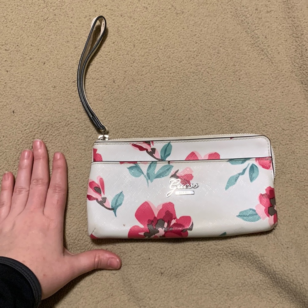 Guess Rose Clutch